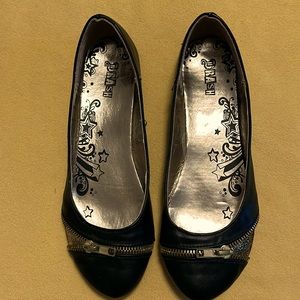Brash, zipper, black and gold flats size 7